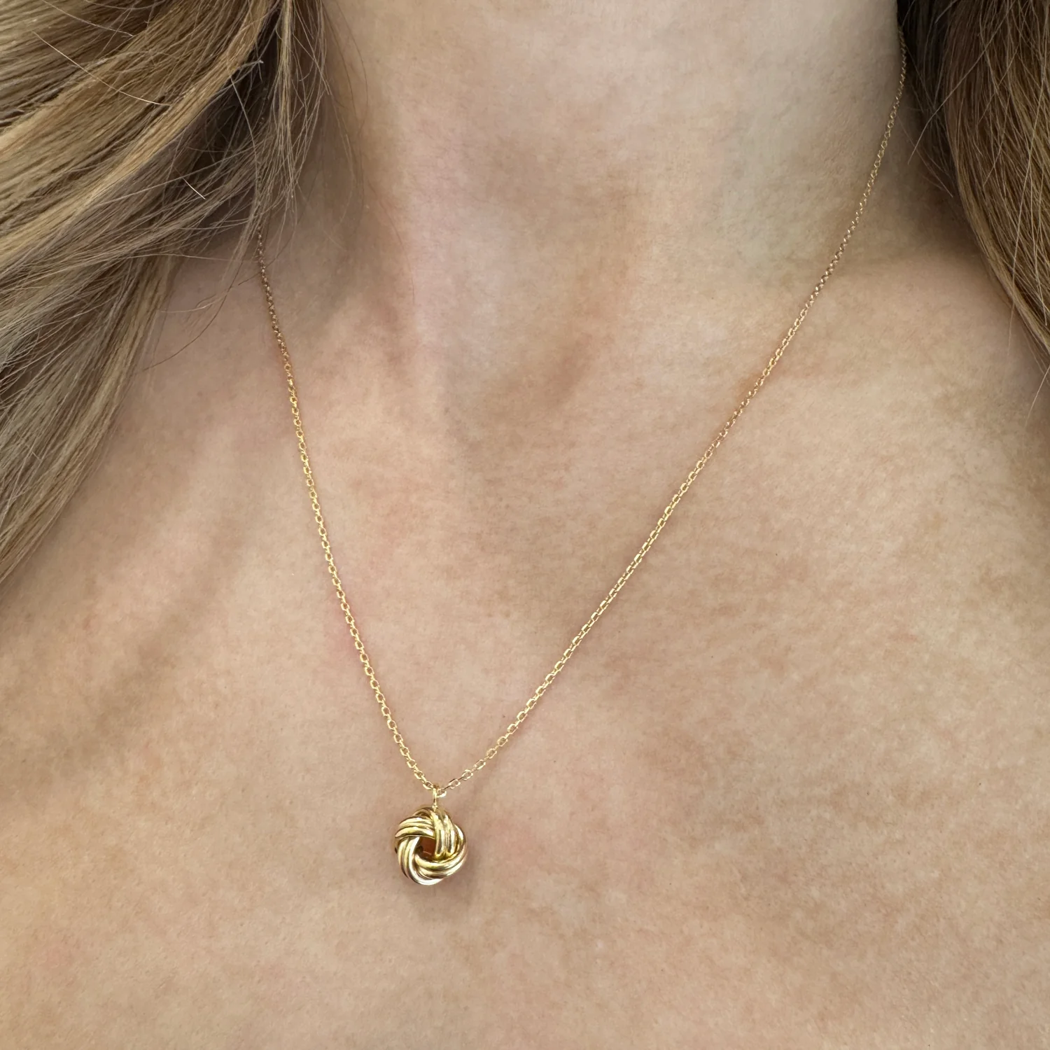 Love Knot Pendant Necklace - Image 2
